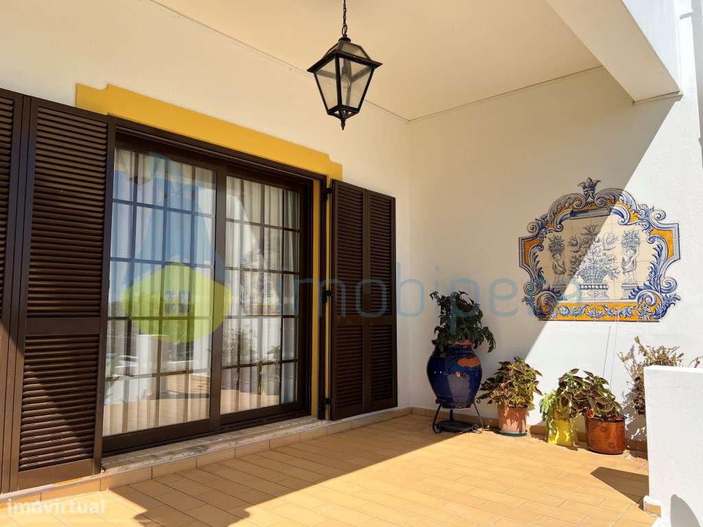 SOBERBA MORADIA T6 COM CASA DE HOSPEDES EM ANEXO-26