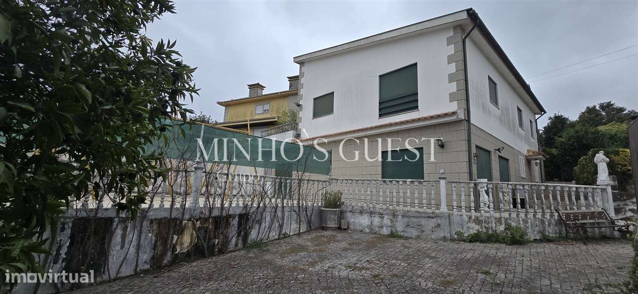 Moradia V4 Individual inserida em lote de 1800m2 - Nogueira, Braga - Grande imagem: 1/48