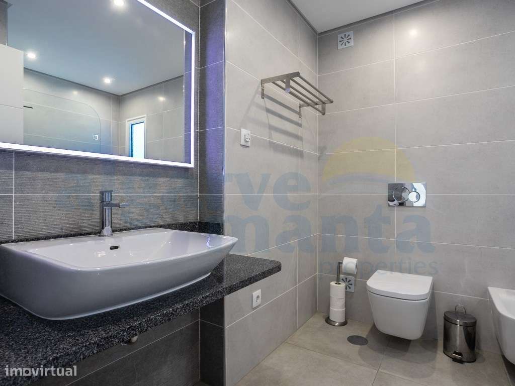 EXCLUSIVO! Moradia T3 Moderna com Piscina Privada no coração de Vil...-55