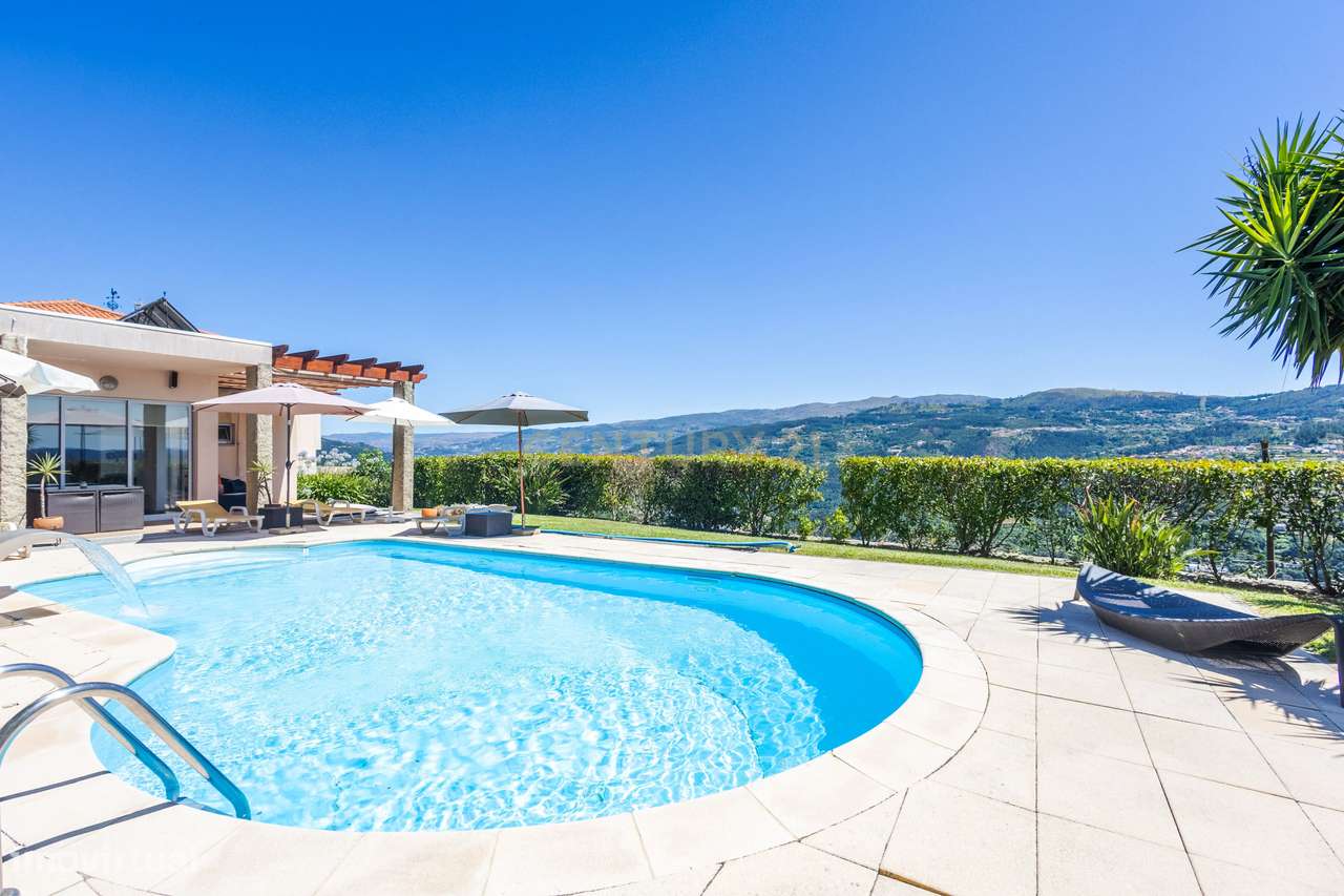 Moradia T4 mobilada com piscina aquecida e vistas deslumbrantes sobre-13