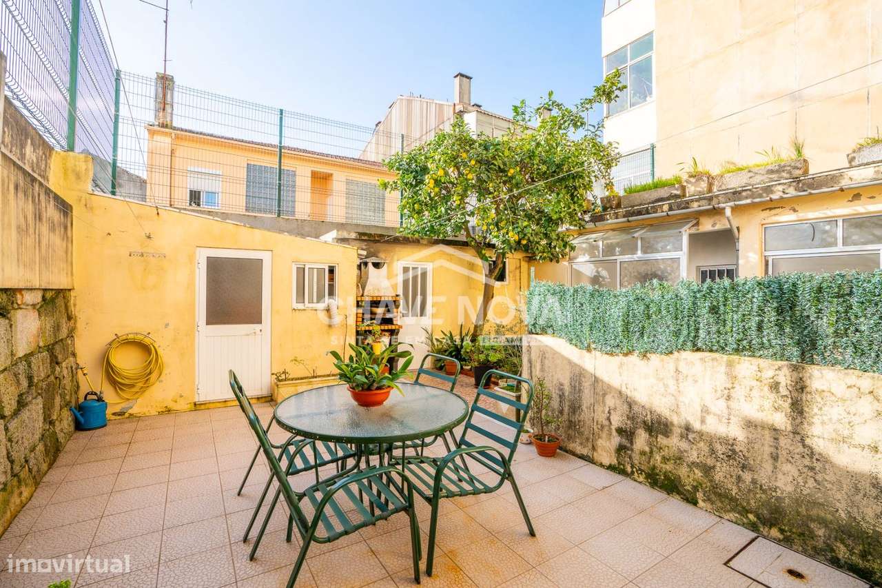 Moradia Bi-Familiar T4 + T2 com Potencial de Rendimento em Ramalde ...-12