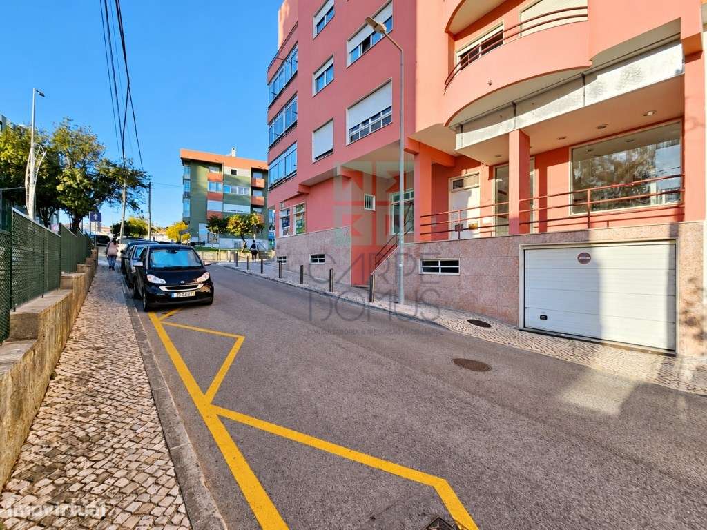 Loja comercial com 50m2, montra, zona movimentada, no Cacém, Sintra-17
