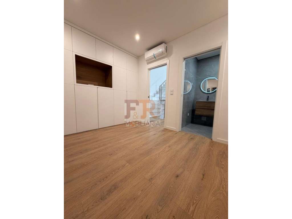 Moradia Geminada Gaveto T3 com Garagem Quinta do Conde-42