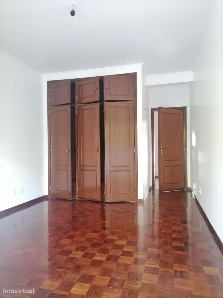 T3 Oeiras, Centro de Queijas, Parqueamento e Arrecadação.-24