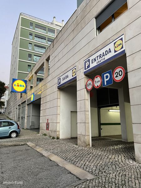 Lugar de Garagem para Mota - Benfica