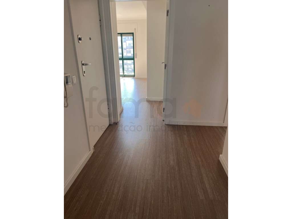T4+1 no Centro da Amadora ideal para famílias-27