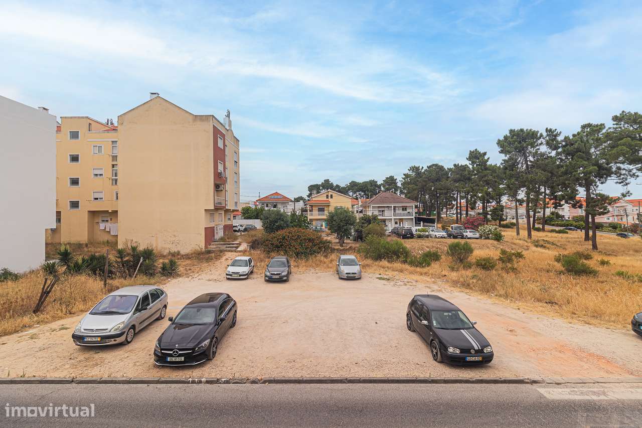 Apartamento num Primeiro Andar na Quinta do Conde-25