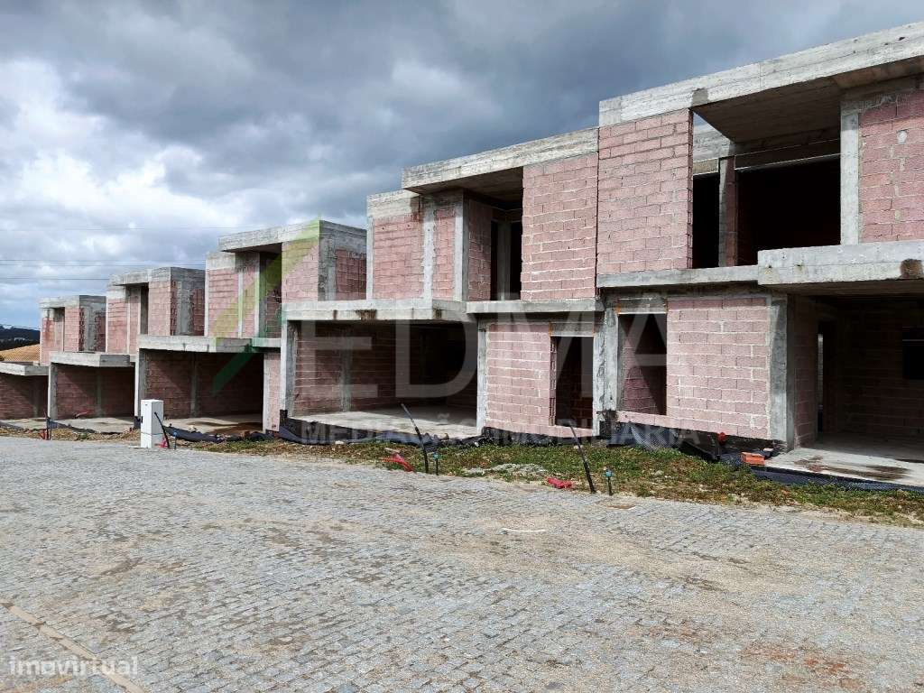 Moradias em Banda e e Gaveto Vale São Martinho-9