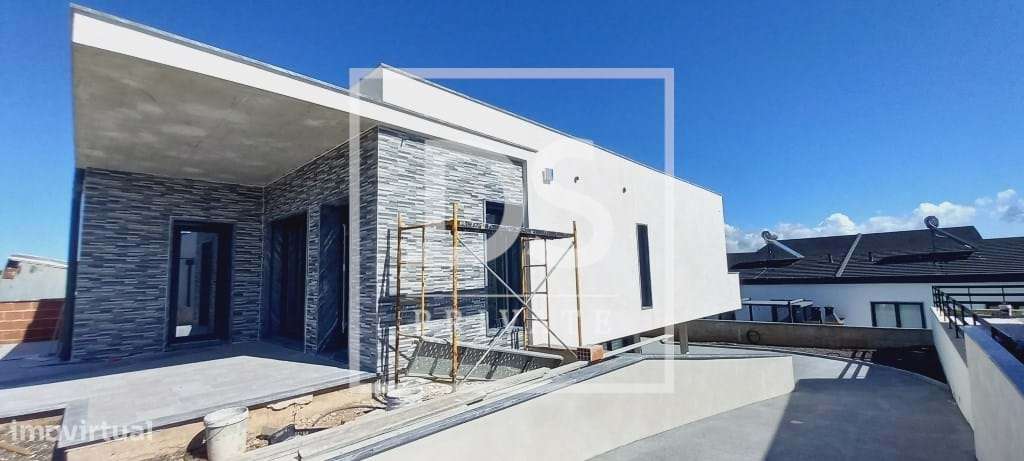 Moradia de arquitetura contemporânea com estacionamento - Grande imagem: 5/43