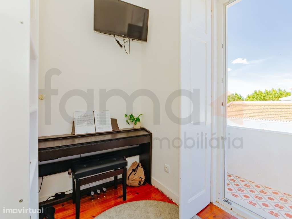 Moradia Bifamiliar T10 com Piscina e Elevada Rentabilidade - Parede...-44