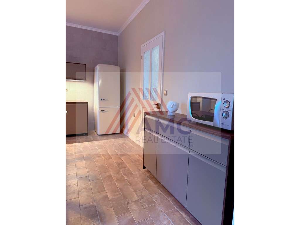 MORADIA T6 NO CENTRO DA VILA DA MADALENA-12