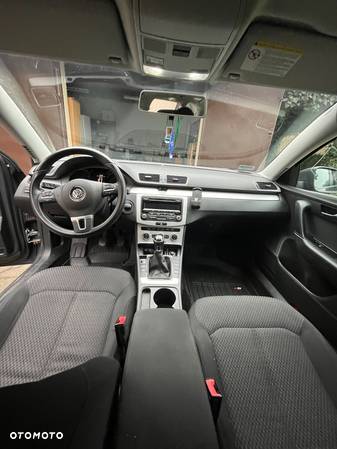 Volkswagen Passat 2.0 TDI Comfortline - 8