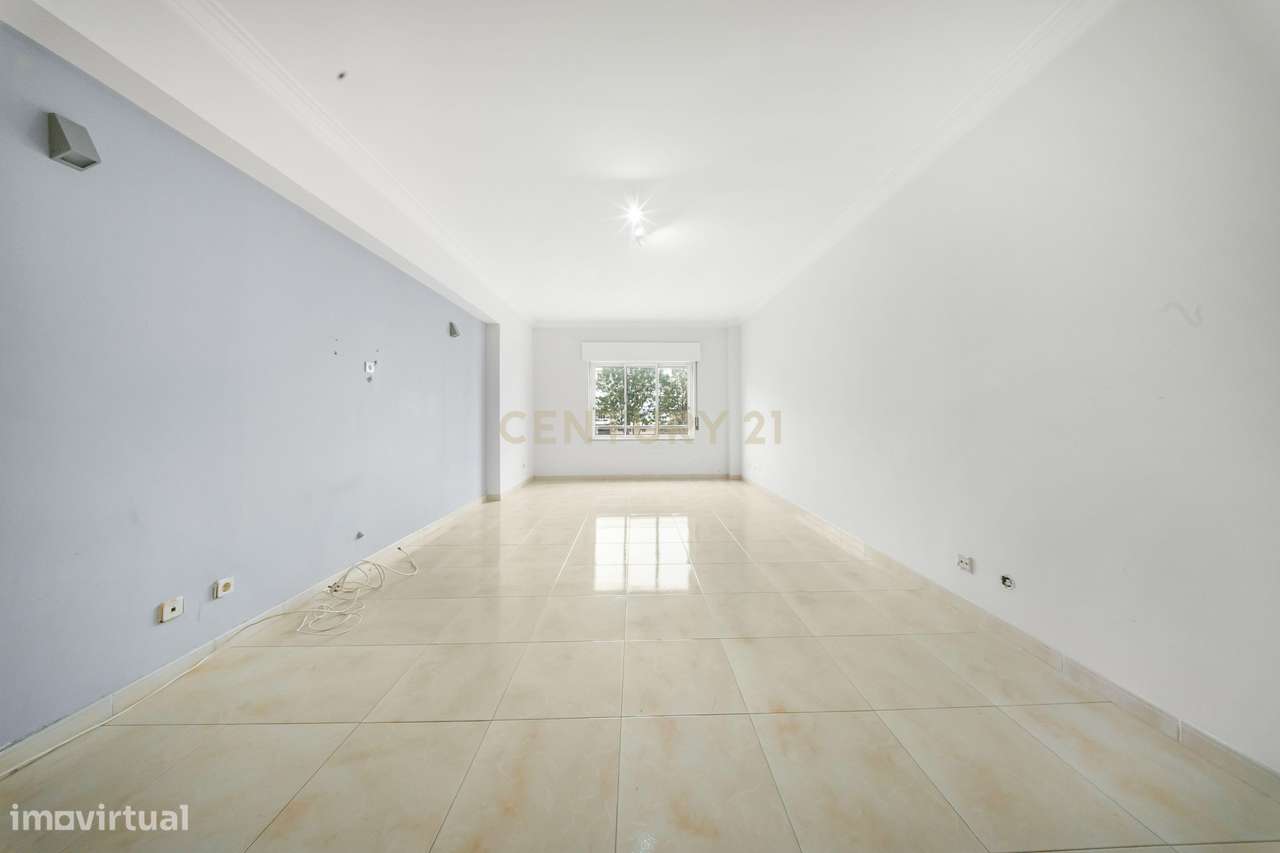 T3 Luminoso em Santa Marta do Pinhal – Espaço e Conforto no Coração de-8