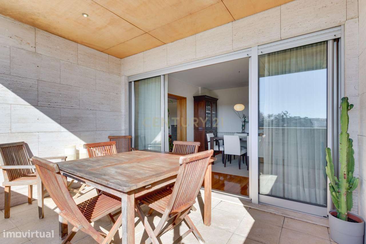 T4+1 na 1ª linha Condomínio fechado Parque das Conchas-16