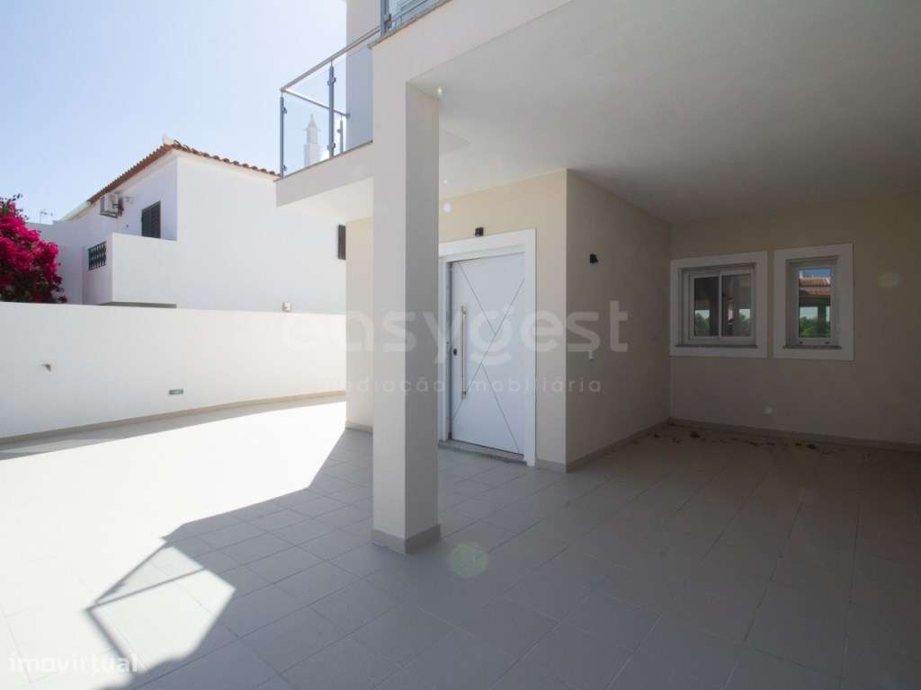 Moradia Nova Geminada T2+1 com piscina, cave e estacionamento - Altura - Grande imagem: 5/51