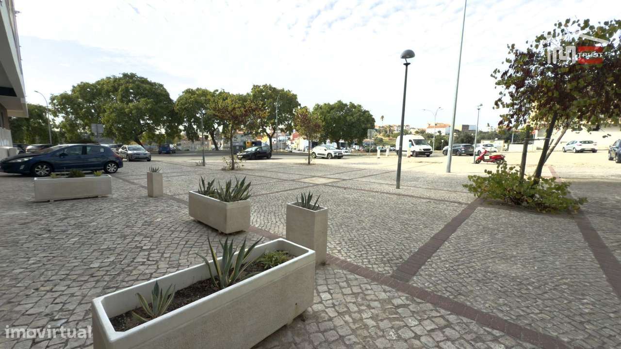 Loja 160m2 Camarate - Espaço Disponível a todas as Actividades Come...-34