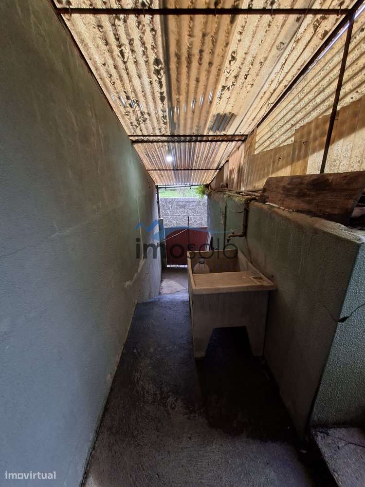 Moradia T2 com Oportunidade de Recuperação e Negócio Integrado-12