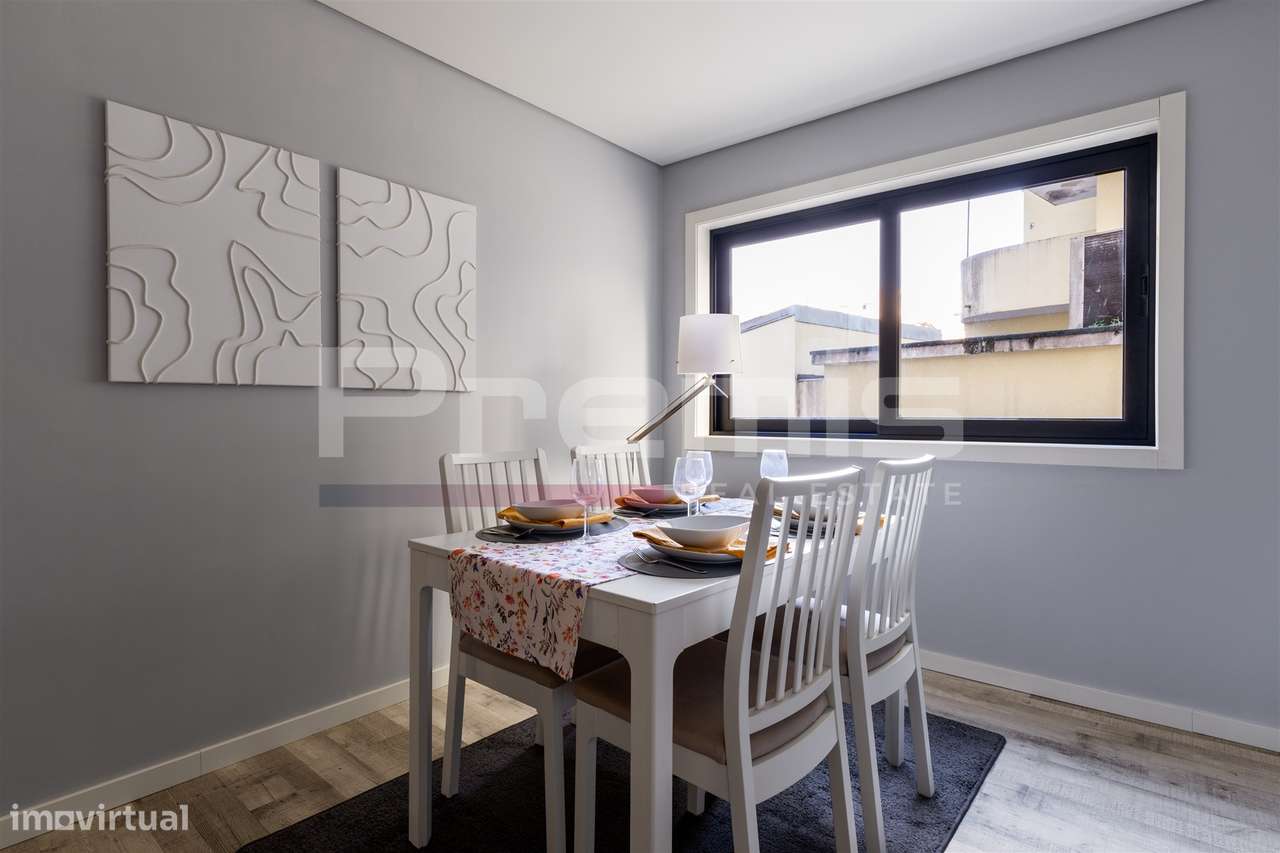 T1 no centro do Porto em frente ao metro-11