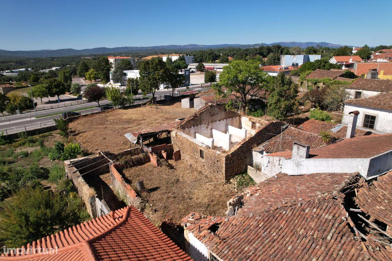 Duas moradias com área de construção de 382m2, Pedrógão Grande-5