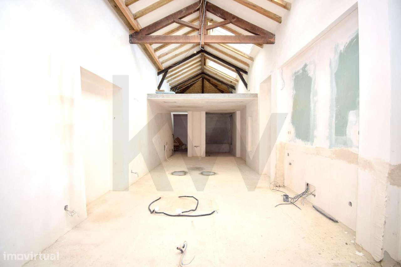 Excelente Loft no Beato - Único, para obras, com elevado potencial-11