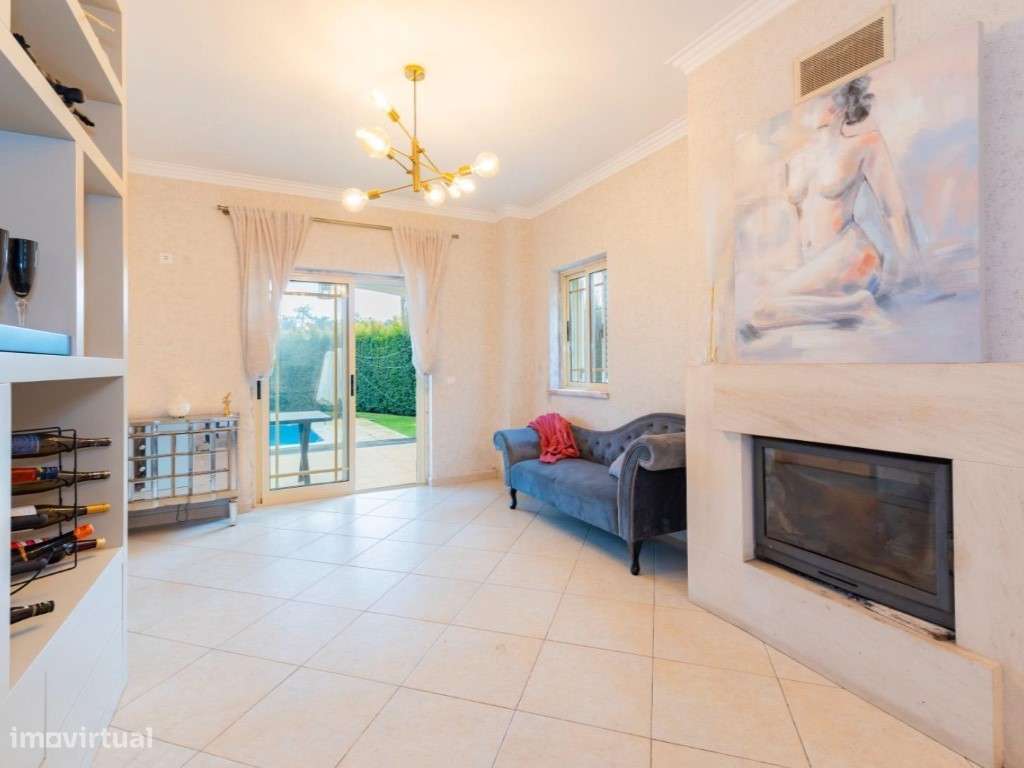 Vende-se Moradia V5 na Aroeira - Almada-3