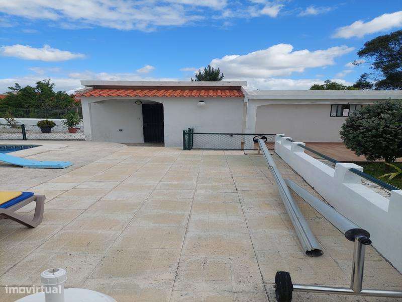 Excelente Quintinha em Lote de 1960 m2, com construção de 300 m2-8