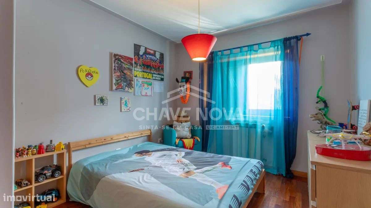 Moradia V3 de quatro frentes - Perosinho-19