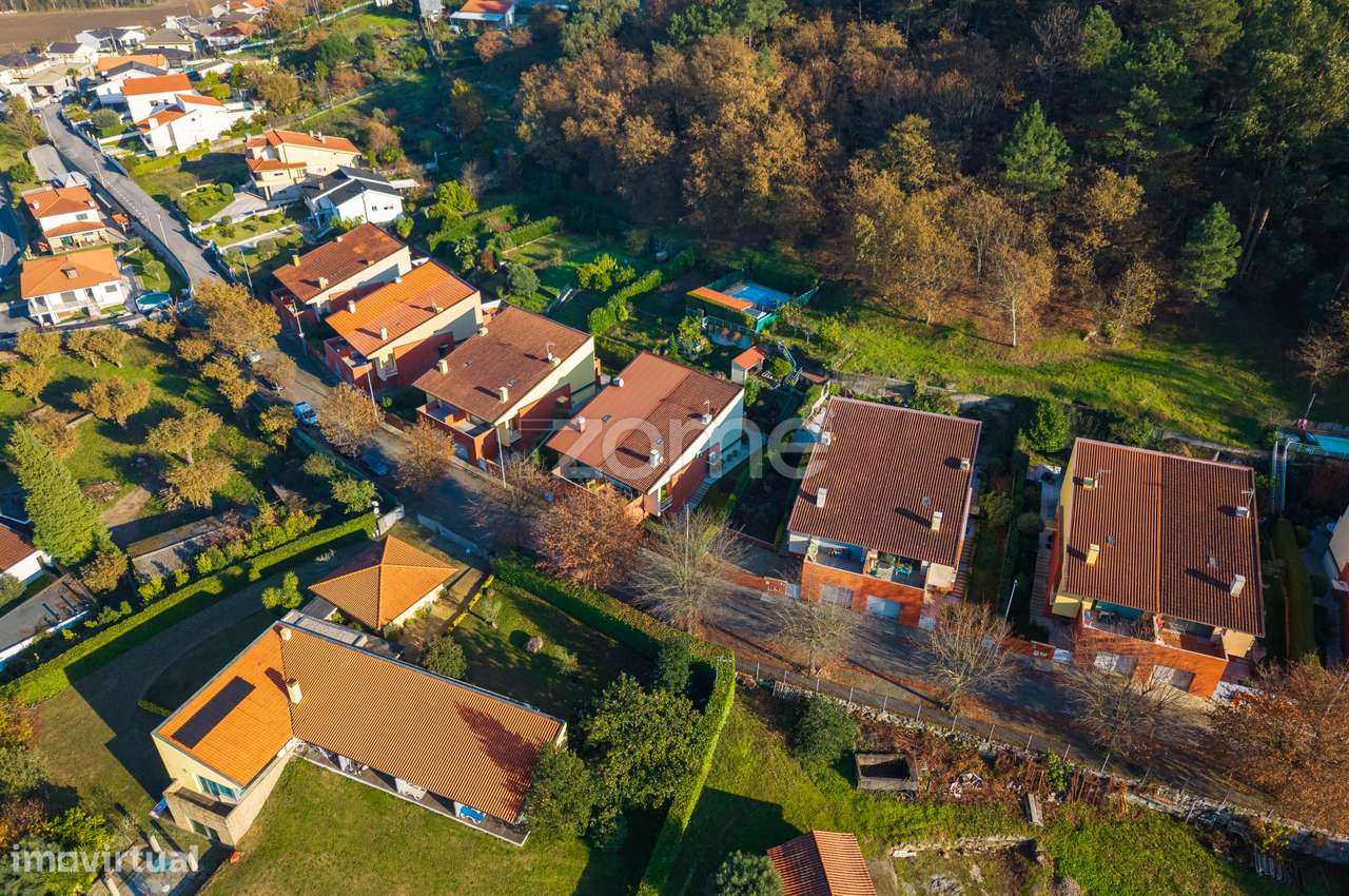 Moradia Geminada T3 em Aldão-40