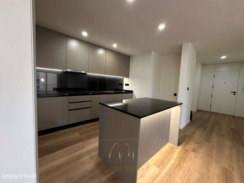 Apartamento T3 c/lugar de garagem-0