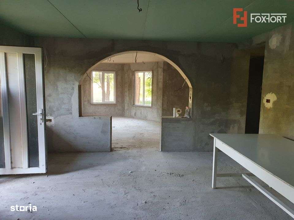 Casa individuala cu 5 camere si 2 bai, Central Jebel-6