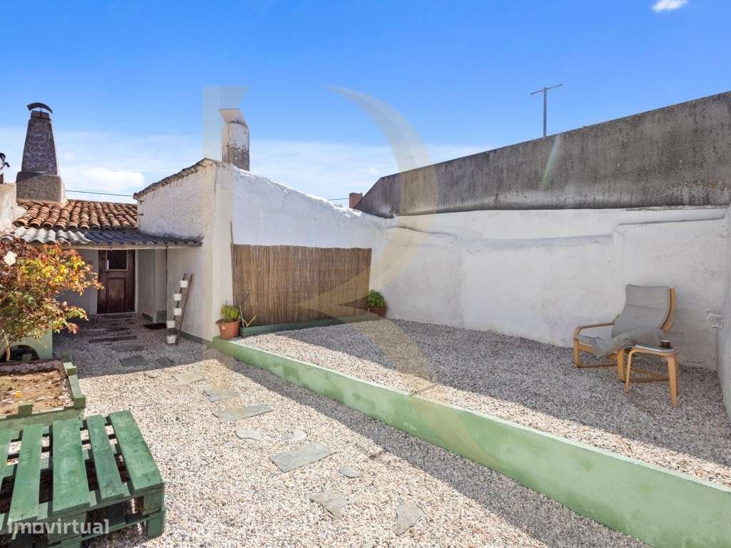 Moradia térrea T2 remodelada com logradouro e anexo em Reguengos de... - Grande imagem: 2/26