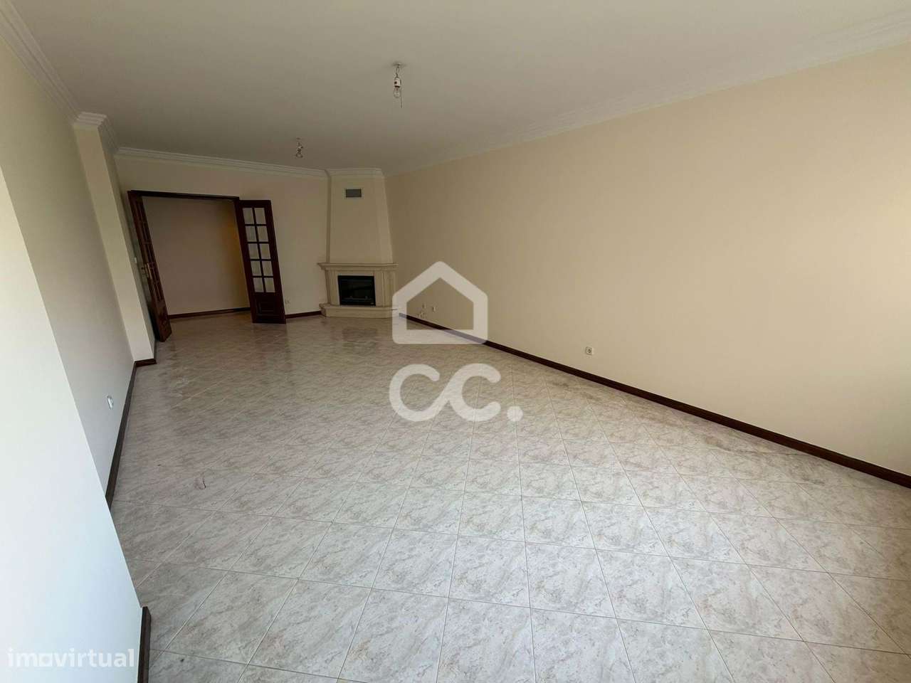 T2 espaçoso com Lareira, Varanda e Garagem - Algueirão-1
