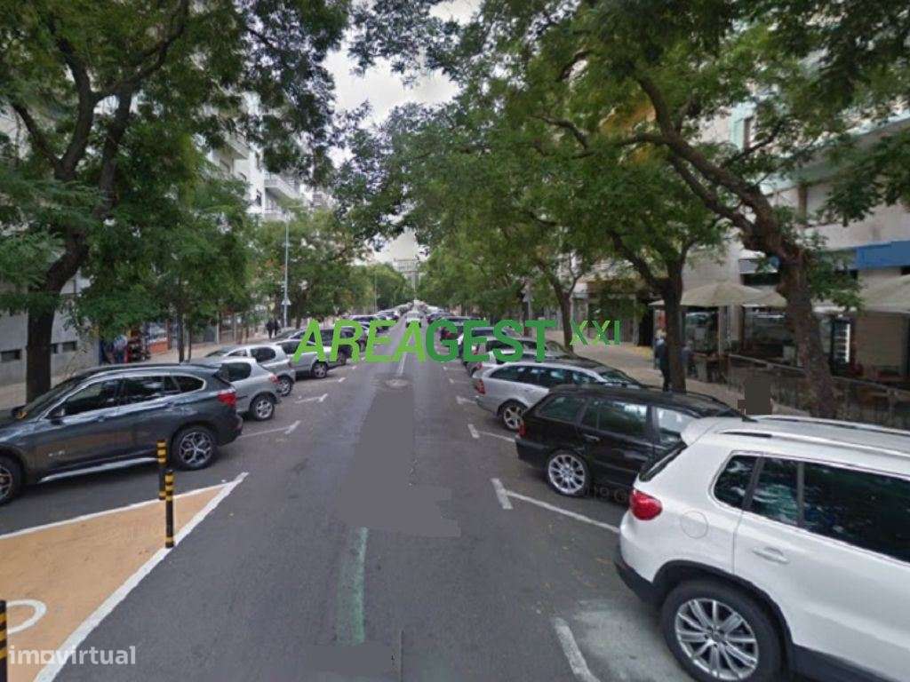 Loja para venda com rendimento, em São Sebastião, Lisboa-8