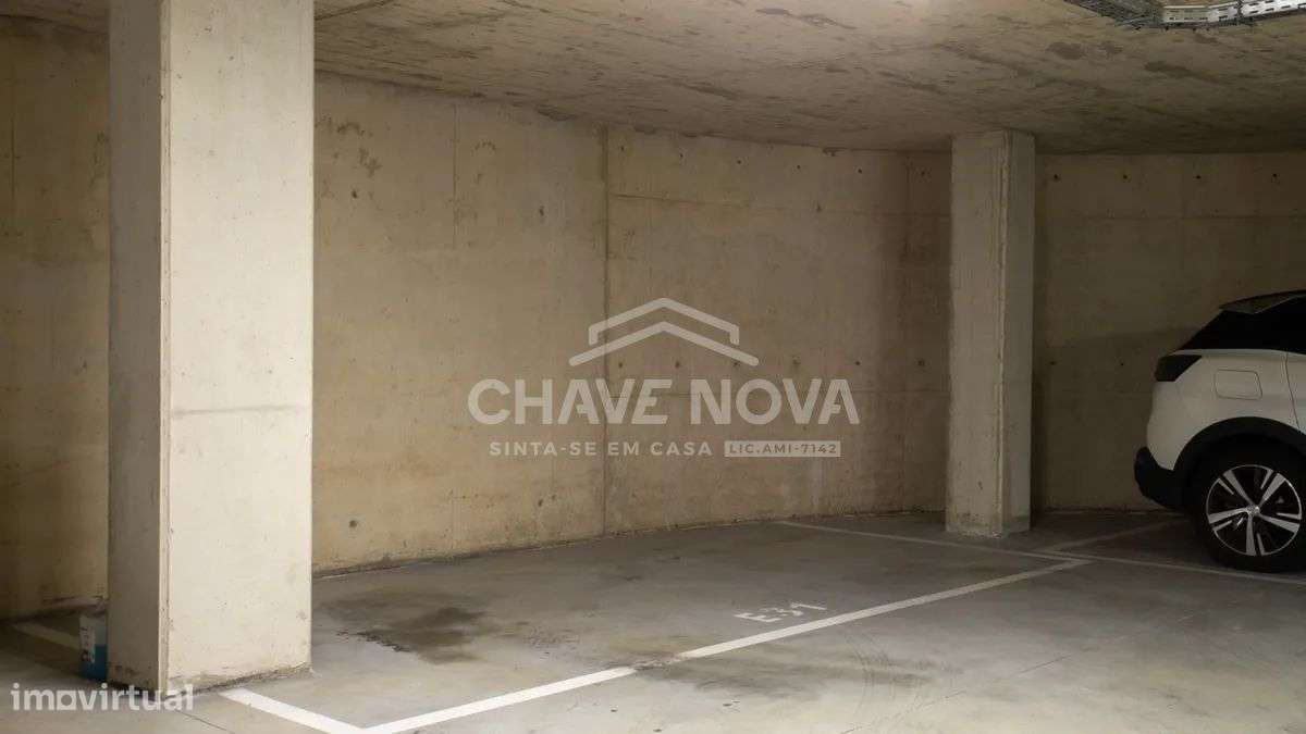 T2 c/ Garagem e Piscina em Oliveira do Douro-16