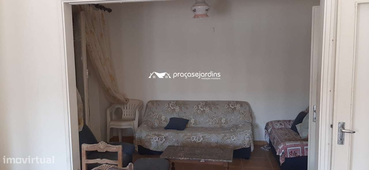 Prédio com 3 Apartamentos-12