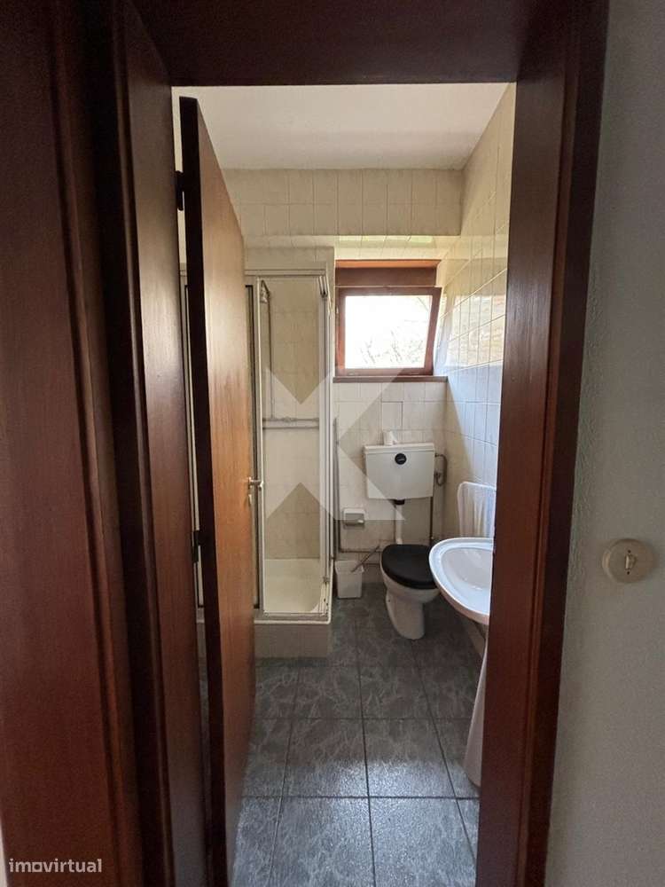 Apartamento T4 com garagem junto ao Rio Douro-13