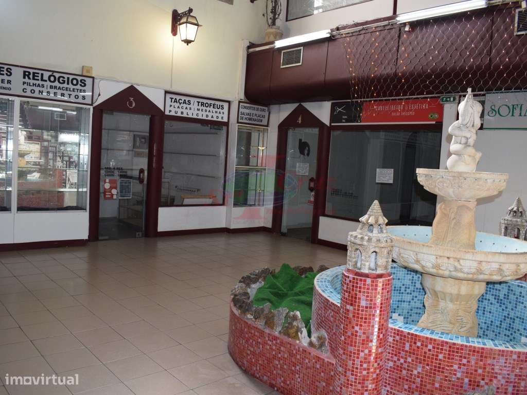 Loja de r/c centro Comercial Sofia-10