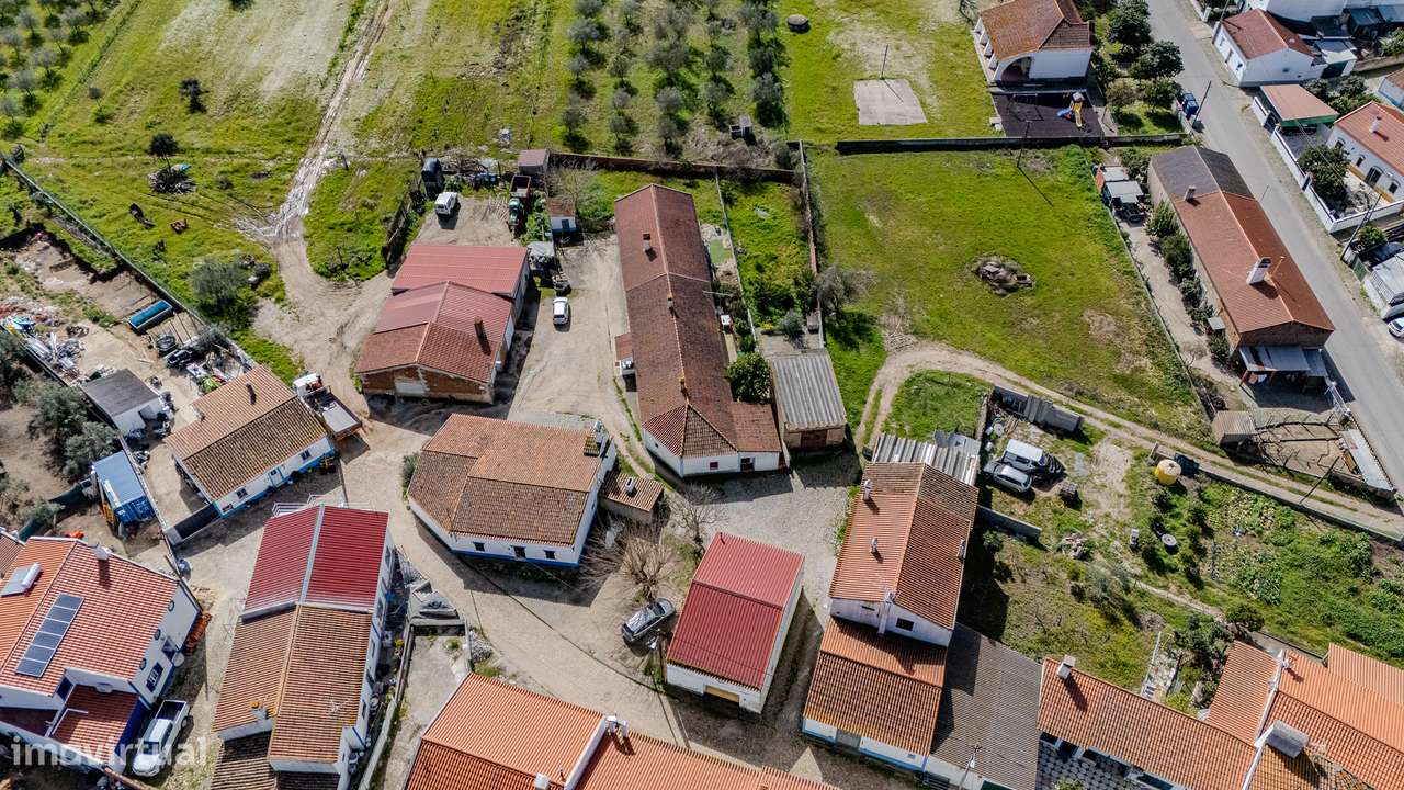 CASA COM QUINTAL | PARA VENDA | FALCOEIRAS-49