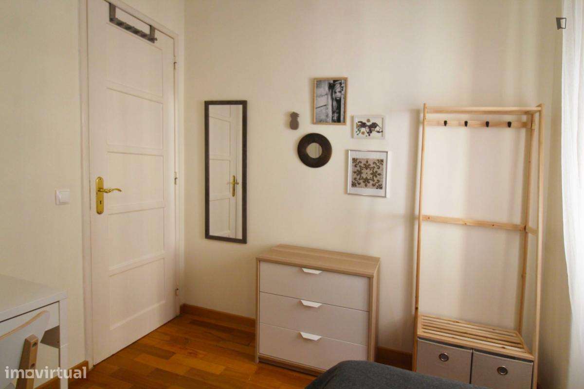 Quarto - localizado em Alameda Lisbon - Grande imagem: 5/14