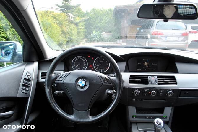 BMW Seria 5 523i - 6