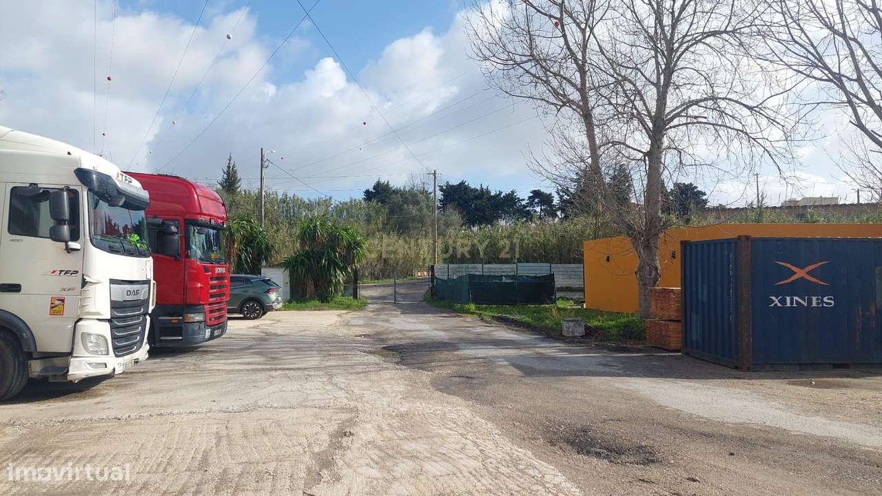 Terreno Multiusos (7680m²) com rendimento-7