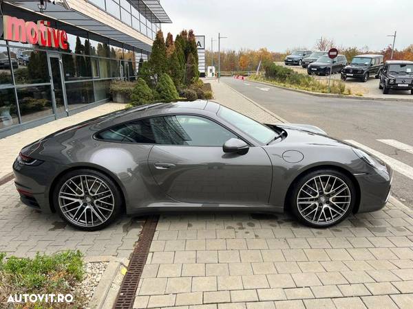 Porsche 911 Carrera 4 PDK - 12