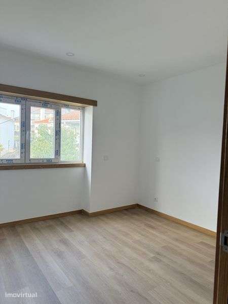 T2 junto a av dias da silva coimbra - Grande imagem: 4/7