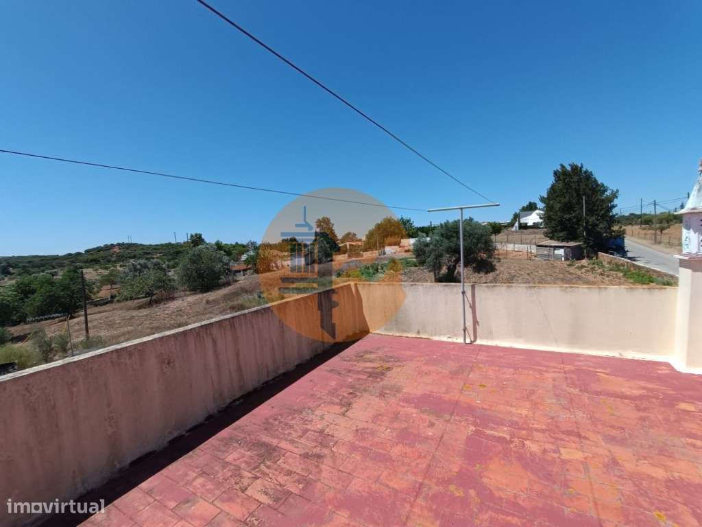 EDIFÍCIO COM TRÊS PISOS - VÁRIAS DIVISÕES - HABITAÇÃO - RESTAURANTE... - Grande imagem: 4/60