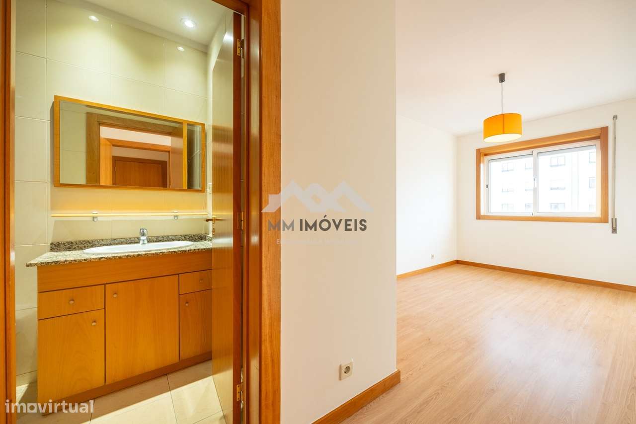 Apartamento T2 | Senhora da Hora | METRO | Garagem | Arrumo-8