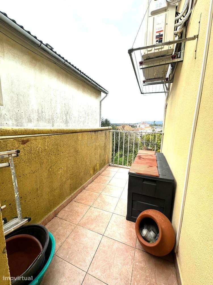 CAPARIDE-Moradia com 3 apartamentos independentes-40