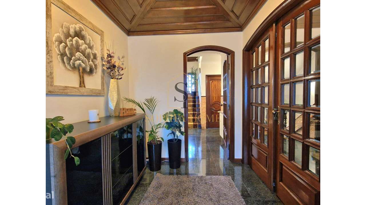 Moradia Independente T4+2 com 475 m²-8