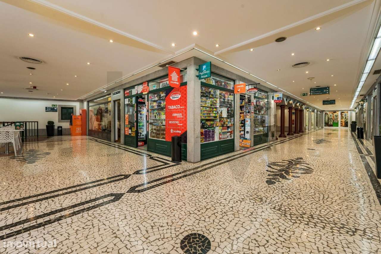 Tabacaria no Centro do Funchal - Galerias de São Lourenço - Grande imagem: 2/26