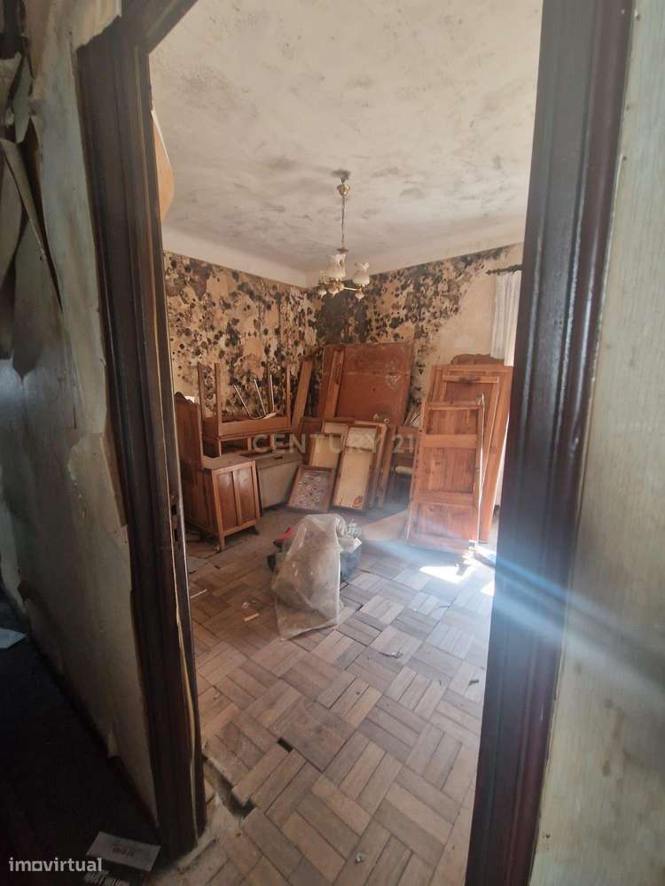 Apartamento 154m2 para remodelação total na Rua Santa Catarina - Porto - Grande imagem: 3/31