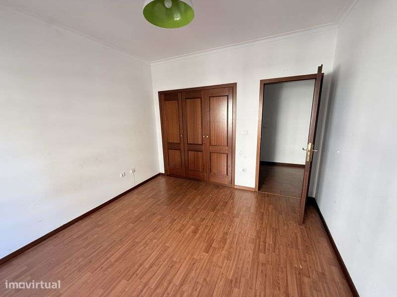 AP T3 Espaçoso com Varandas e Garagem junto ao Palacio do Gelo-Viseu - Grande imagem: 5/8